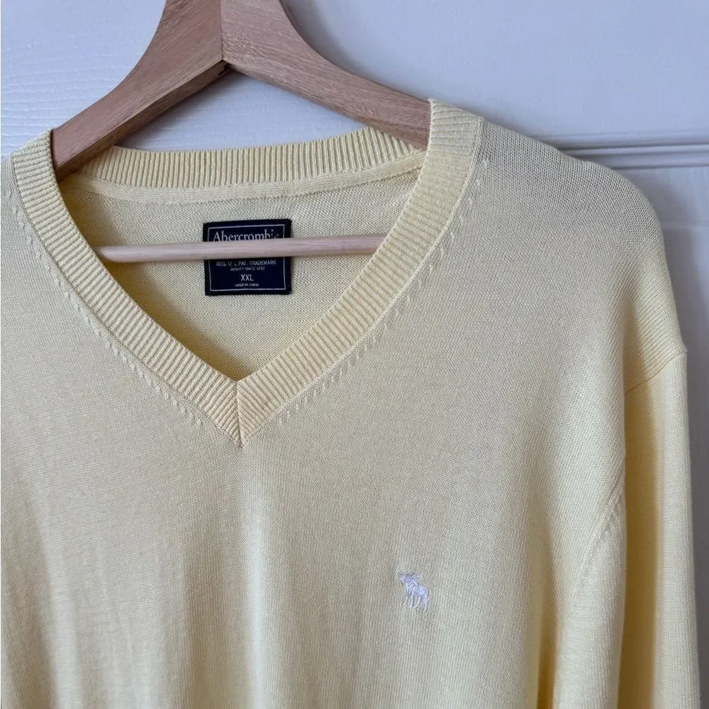 Abercrombie and Fitch Men's Sweater Size XXL